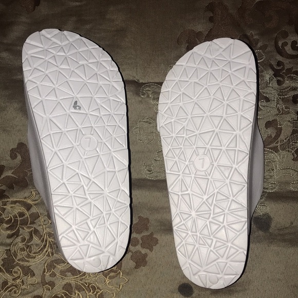 BRAND NEW WHITE SANDALS 🤍‼️ - Picture 2 of 2
